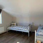 Bobrzanska - 4 Bedrooms Sypialnie דירה