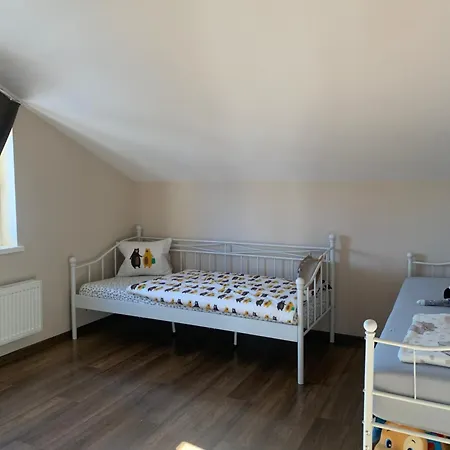 Bobrzanska - 4 Bedrooms Sypialnie Apartment