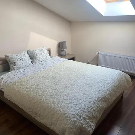 Bobrzanska - 4 Bedrooms Sypialnie Apartment Swidnica (Lower Silesia)